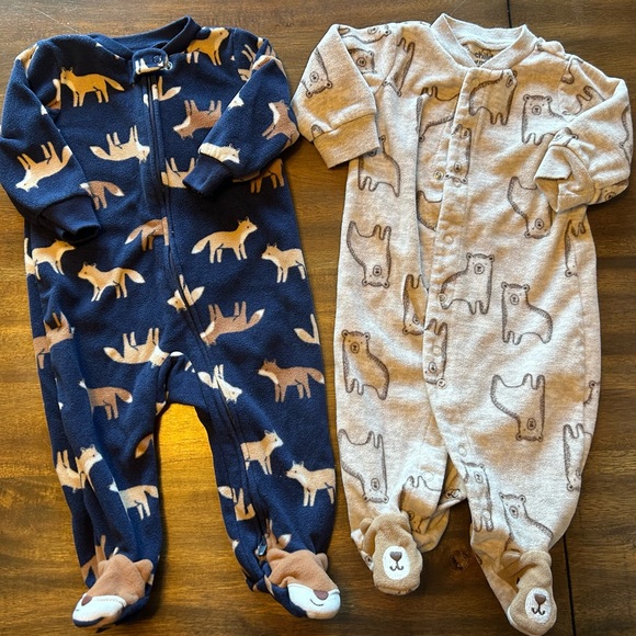Carter’s fleece footies - Picture 1 of 1